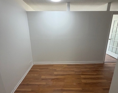 5100 N Marine Drive - Photo Thumbnail 9
