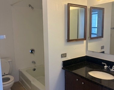5100 N Marine Drive - Photo Thumbnail 17