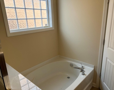 98 Verrazano Place - Photo Thumbnail 11