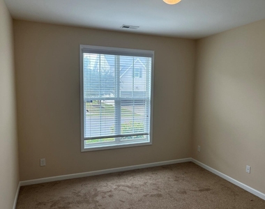 98 Verrazano Place - Photo Thumbnail 14