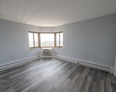 7337 S South Shore Drive - Photo Thumbnail 13