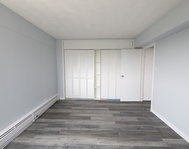 7337 S South Shore Drive - Photo Thumbnail 15