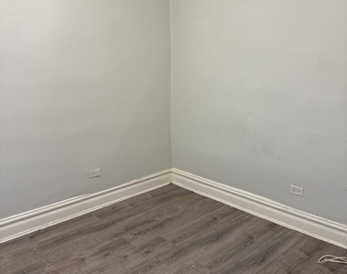 6344 S Eberhart Avenue - Photo Thumbnail 2
