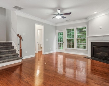 2263 Limehurst Drive Ne - Photo Thumbnail 3