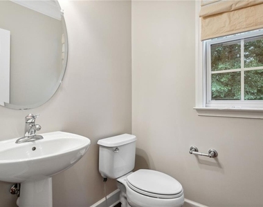 2263 Limehurst Drive Ne - Photo Thumbnail 10
