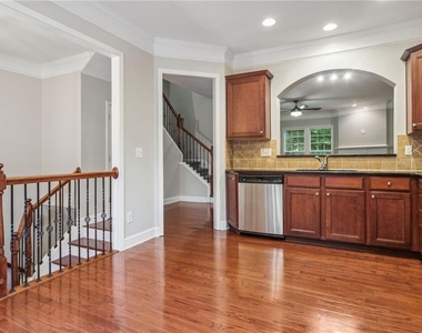 2263 Limehurst Drive Ne - Photo Thumbnail 6