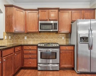 2263 Limehurst Drive Ne - Photo Thumbnail 9