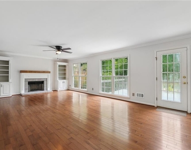 2565 Chestea Drive Ne - Photo Thumbnail 6