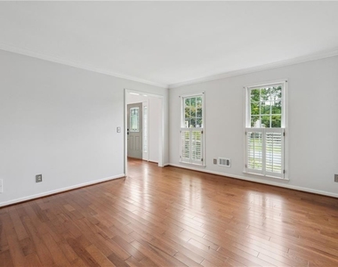 2565 Chestea Drive Ne - Photo Thumbnail 2