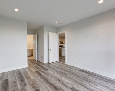 1604 N Richmond Street - Photo Thumbnail 8