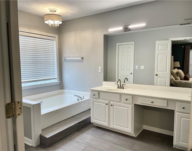 2584 Alvecot Circle Se - Photo Thumbnail 23