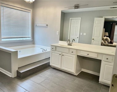 2584 Alvecot Circle Se - Photo Thumbnail 24