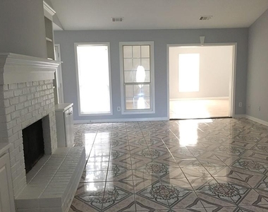 2515 Freemans Walk Drive - Photo Thumbnail 8