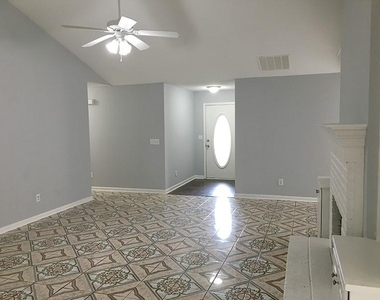 2515 Freemans Walk Drive - Photo Thumbnail 2