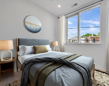 2924 W Medill Avenue - Photo Thumbnail 2