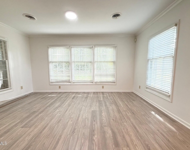 1421-a Lynn Road - Photo Thumbnail 5