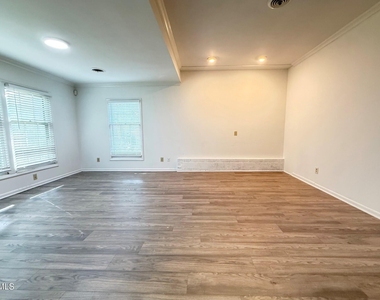 1421-a Lynn Road - Photo Thumbnail 3