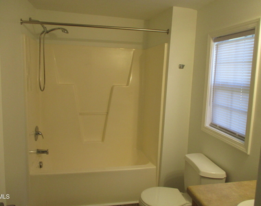 8 N Swain Street - Photo Thumbnail 7