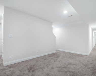 5407 S Harper Avenue - Photo Thumbnail 14
