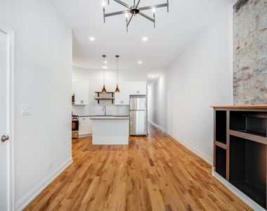 5407 S Harper Avenue - Photo Thumbnail 2