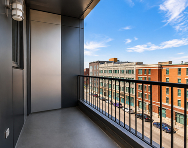1554 N Talman Avenue - Photo Thumbnail 1
