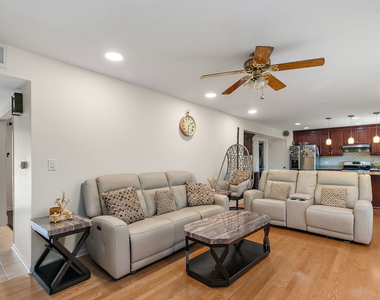 1037 Conrad Court - Photo Thumbnail 7