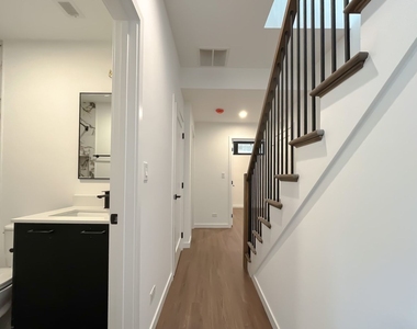 3710 N Kenmore Avenue - Photo Thumbnail 6