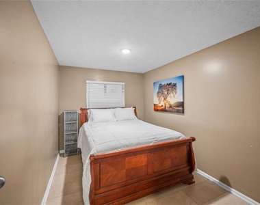 6207 Moss Drive - Photo Thumbnail 23