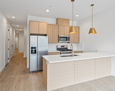 1313 W Taylor Street - Photo Thumbnail 8