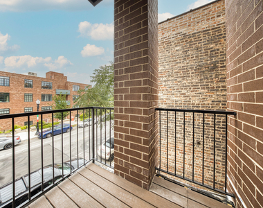 1313 W Taylor Street - Photo Thumbnail 5