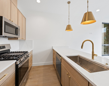 1313 W Taylor Street - Photo Thumbnail 9