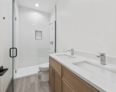1313 W Taylor Street - Photo Thumbnail 13