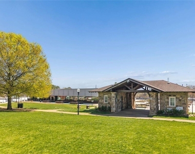 124 Parkside West Court - Photo Thumbnail 36