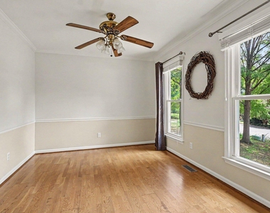 302 Hutchins Drive - Photo Thumbnail 9