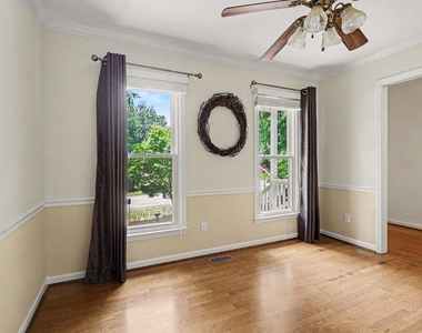 302 Hutchins Drive - Photo Thumbnail 8