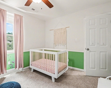 302 Hutchins Drive - Photo Thumbnail 25