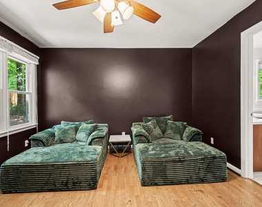 302 Hutchins Drive - Photo Thumbnail 17