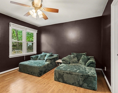 302 Hutchins Drive - Photo Thumbnail 14