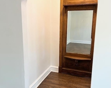 6220 N Wayne Avenue - Photo Thumbnail 1