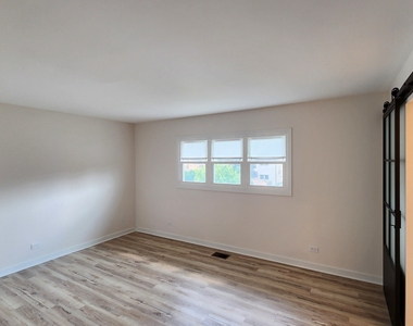 7749 Lyman Avenue - Photo Thumbnail 10