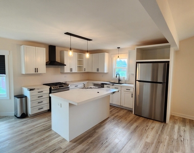 7749 Lyman Avenue - Photo Thumbnail 6