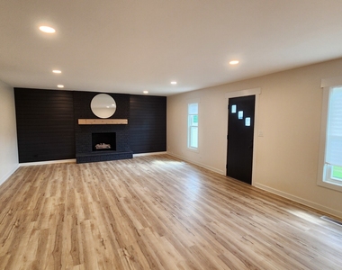 7749 Lyman Avenue - Photo Thumbnail 8