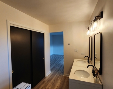 7749 Lyman Avenue - Photo Thumbnail 13