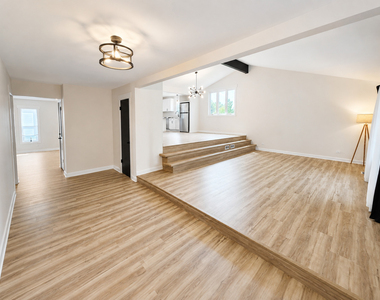 7749 Lyman Avenue - Photo Thumbnail 1