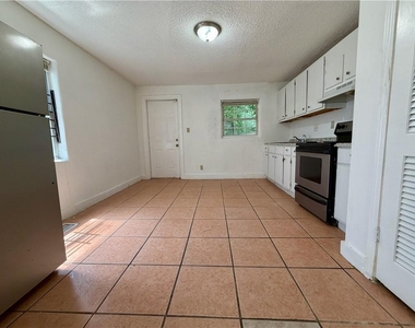 1070 Ollie Circle Nw - Photo Thumbnail 2