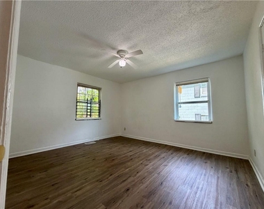 1070 Ollie Circle Nw - Photo Thumbnail 12