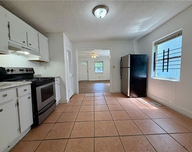 1070 Ollie Circle Nw - Photo Thumbnail 1