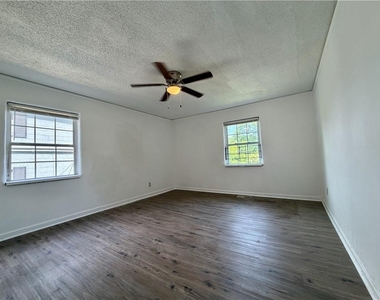 1070 Ollie Circle Nw - Photo Thumbnail 10