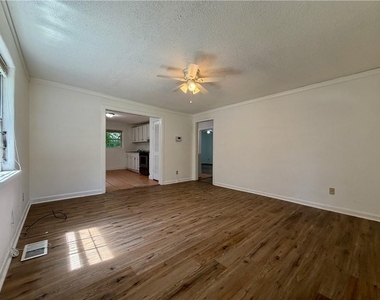 1070 Ollie Circle Nw - Photo Thumbnail 6