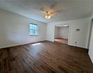 1070 Ollie Circle Nw - Photo Thumbnail 5